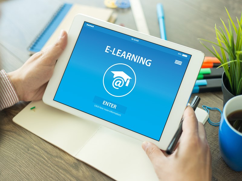 E-LEARNING CONCEPT ON SCREEN